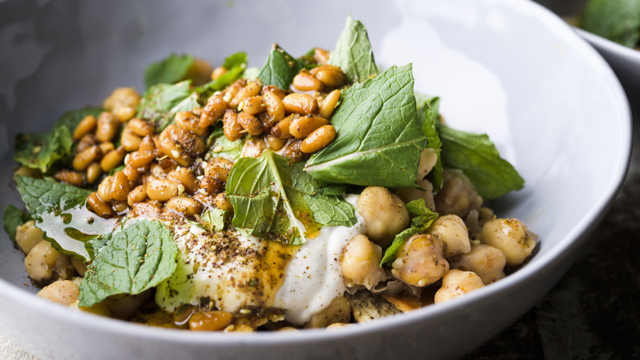 Enjoy a Lebanese-inspired Pita and Chickpea Salad with Yogurt and Mint